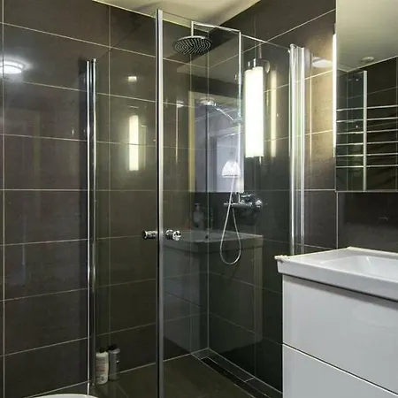 شقة Big 1br Very Central Apt With Balcony!